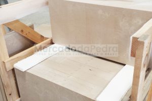 Produção de fachada em pedra calcária Produção de fachada em pedra calcária