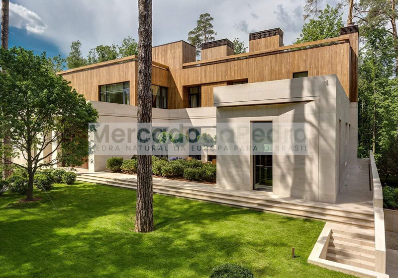 Trabalho de decoração exterior em pedra calcária