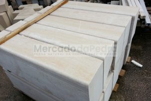 Bancos em pedra Ataíja Beige