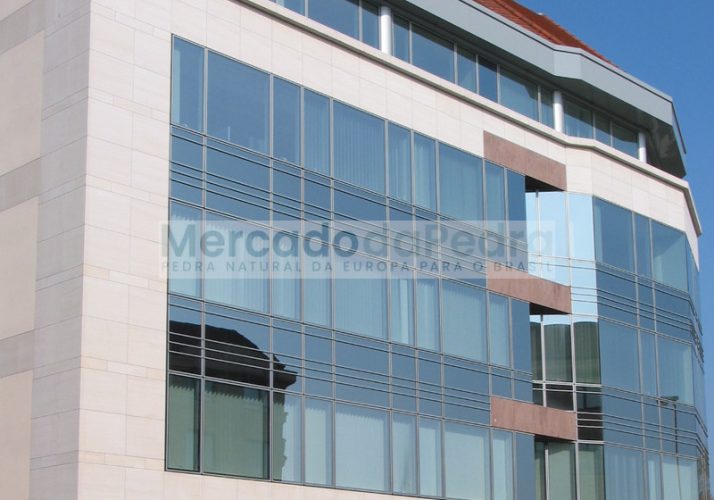 Fachada em pedra Rosal