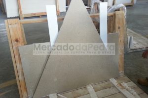 Ladrilho com corte especial em pedra Moleanos Azul