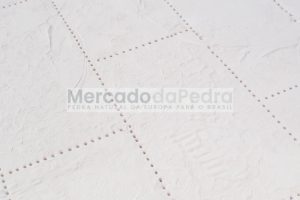 Produção de blocos de pedra Moleanos
