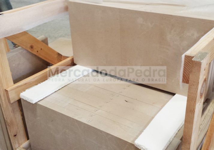 Produção de fachada em pedra Rosal