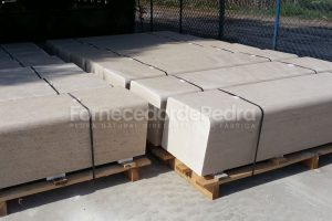 Bancos em pedra calcária Moca Creme Bancos em pedra calcária Moca Creme