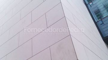 Fachada exterior em pedra calcária beige Fachada exterior em pedra calcária beige
