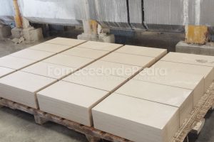Produção de fachada em pedra beige Produção de fachada em pedra beige