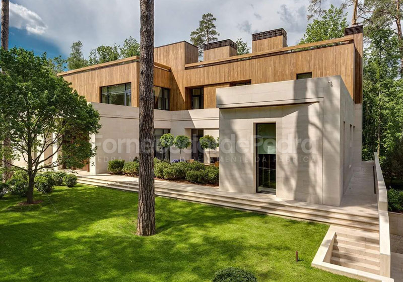 Trabalho de decoração exterior em pedra calcária